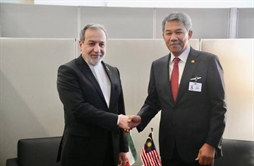 I.R. Iran, Ministry of Foreign Affairs- Iranian Malaysian FMs meet on sidelies of UNGA discuss bilateral cooperation regional developments